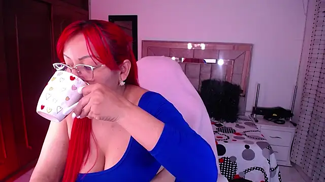 salomecastro  online show from October 9, 3:43 am