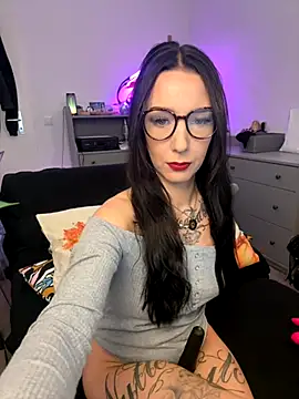 Trixie-Tainted online show from November 9, 5:09 pm