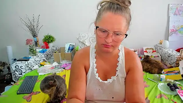 Snapshot of IamYourNarcotic chatting on September 18, 9:08 am IamYourNarcotic online show from September 18, 9:08 am