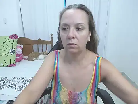 Snapshot of yeslluisa chatting on October 16, 7:38 pm yeslluisa online show from October 16, 7:38 pm