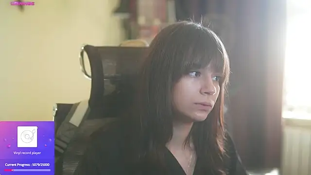 Snapshot of alyssa_sweet chatting on October 15, 5:21 am alyssa sweet online show from October 15, 5:21 am