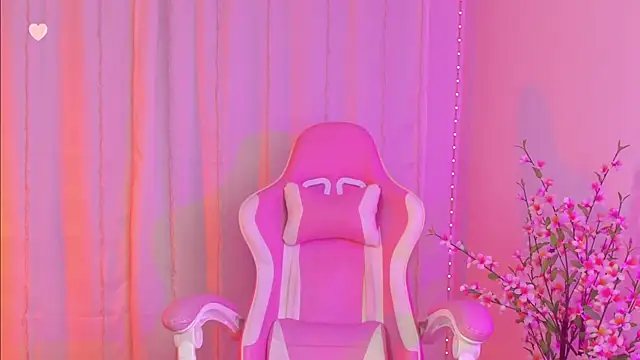 Pinkyrosse online show from November 26, 10:00 pm