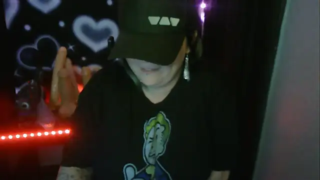 HoneyChambers online show from March 14, 10:44 pm