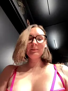 The Snowwhitee online show from October 24, 9:16 am