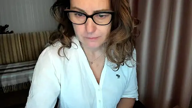 lauraoven online show from December 15, 10:31 am