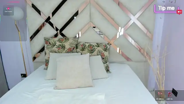 tati saldarriaga online show from November 19, 8:09 pm