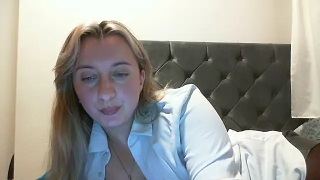 SusanCurt online show from October 27, 6:57 pm