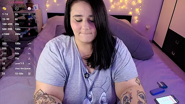 naughtykiss online show from April 18, 10:29 am