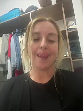 moniquerainx online show from December 23, 3:43 am