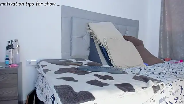 Idaly Johnson online show from April 19, 10:12 pm