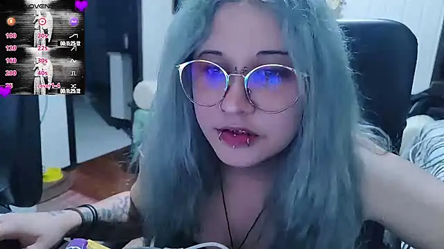 Snapshot of ElfGrey chatting on October 2, 5:34 am ElfGrey online show from October 2, 5:34 am