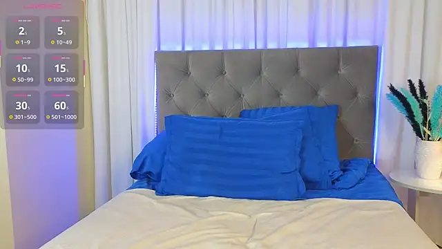 Ariana Petite online show from December 16, 12:38 am