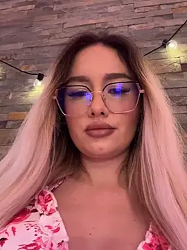 mollyxxx online show from February 23, 1:32 pm