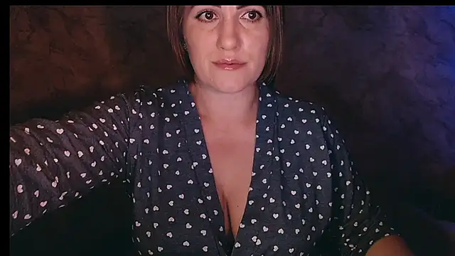 Snapshot of _letty_ chatting on October 22, 1:21 am letty online show from October 22, 1:21 am