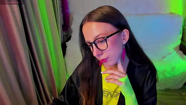 CurlySteph online show from November 27, 5:27 pm