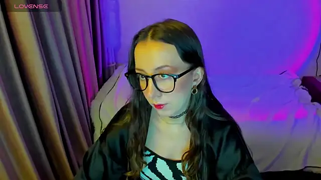 CurlySteph online show from March 1, 7:24 pm