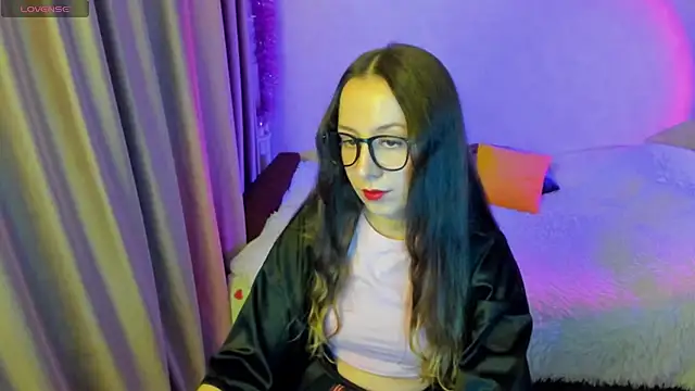 CurlySteph online show from October 1, 10:15 pm