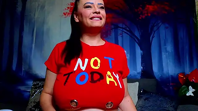 ElizabethEven online show from April 2, 7:55 pm