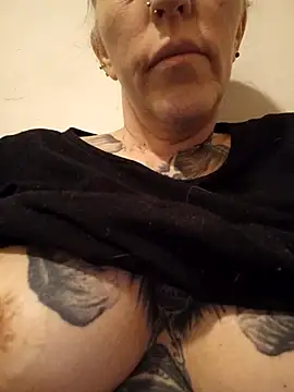 vamporasuccubus19777 online show from July 27, 9:45 pm