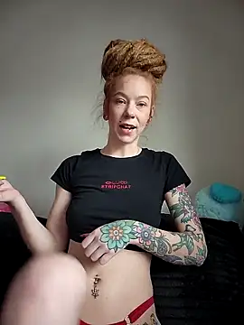 LucidLucy online show from February 26, 5:01 pm