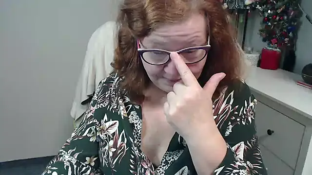 Adelewildx online show from December 15, 10:31 am