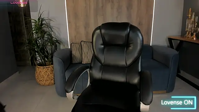 KylaMorrison online show from April 17, 10:06 am