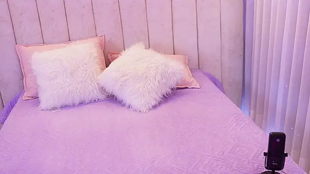 emyli sw  online show from December 4, 3:20 am