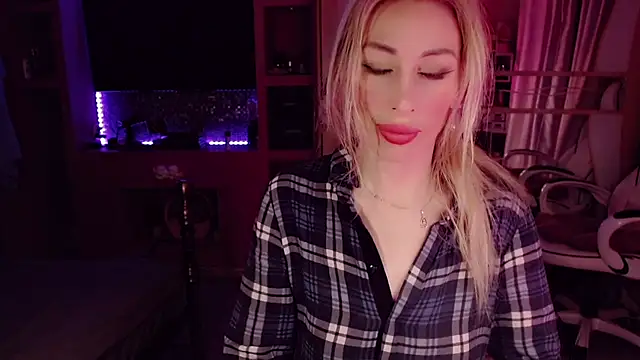 Snapshot of AnnieGOld_ chatting on September 16, 8:06 pm AnnieGOld  online show from September 16, 8:06 pm