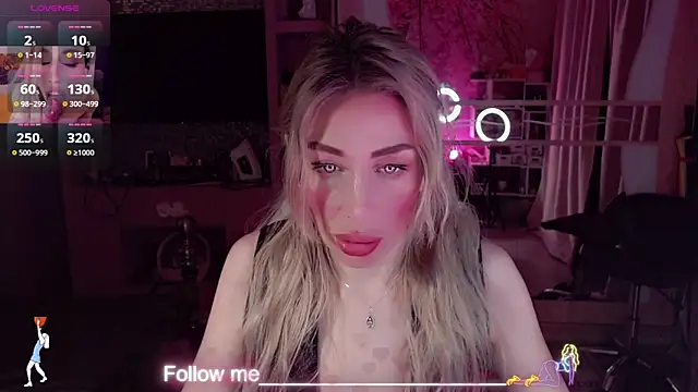 AnnieGOld  online show from April 11, 10:57 pm