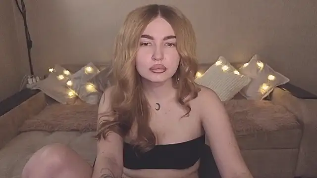 ViolettaLopez online show from October 21, 1:15 pm