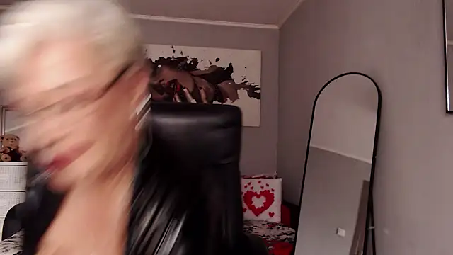 LaylaMilf online show from November 9, 6:09 am