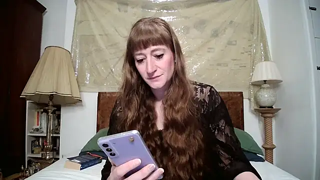 Snapshot of LemmieRed chatting on October 12, 9:55 am LemmieRed online show from October 12, 9:55 am