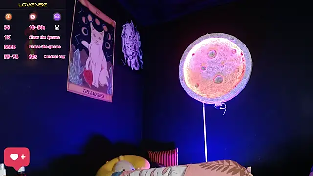 girl intense444 online show from November 18, 1:01 pm