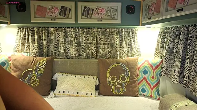 BEASTintheBEAUTY online show from April 25, 7:33 pm