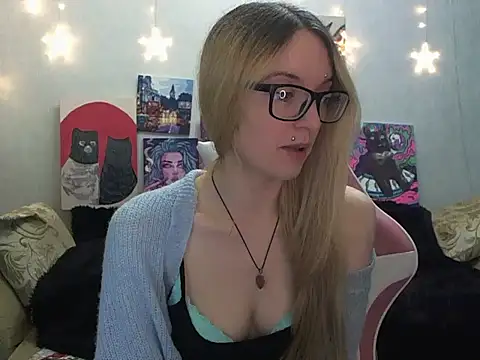 SecretSophia online show from October 1, 9:31 pm