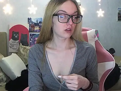 SecretSophia online show from September 16, 7:33 pm