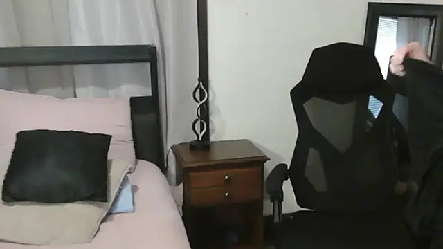 Snapshot of HollieBim chatting on October 17, 4:43 pm HollieBim online show from October 17, 4:43 pm