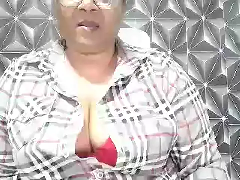 IndianDelia online show from November 17, 5:24 pm