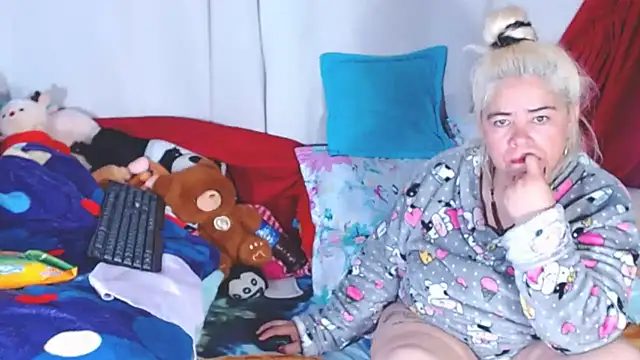 estrellita fugaz16x online show from November 25, 8:16 am