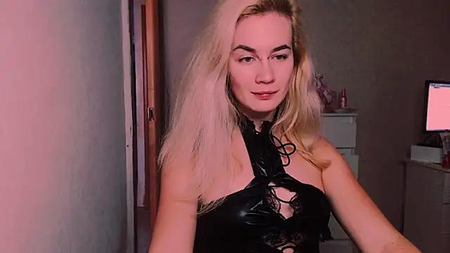 xxxcharismaaa online show from November 4, 8:25 pm