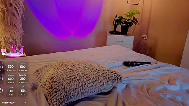 pamela reyes  online show from October 25, 7:32 pm