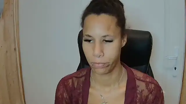 Snapshot of AaliyahHarris chatting on October 11, 9:39 pm AaliyahHarris online show from October 11, 9:39 pm
