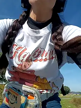 Snapshot of tinny_williams chatting on October 2, 11:48 am tinny williams online show from October 2, 11:48 am