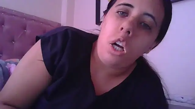 Snapshot of annarose19 chatting on October 7, 5:17 pm annarose19 online show from October 7, 5:17 pm