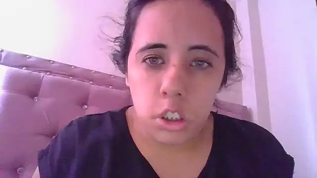 Snapshot of annarose19 chatting on October 8, 6:01 pm annarose19 online show from October 8, 6:01 pm