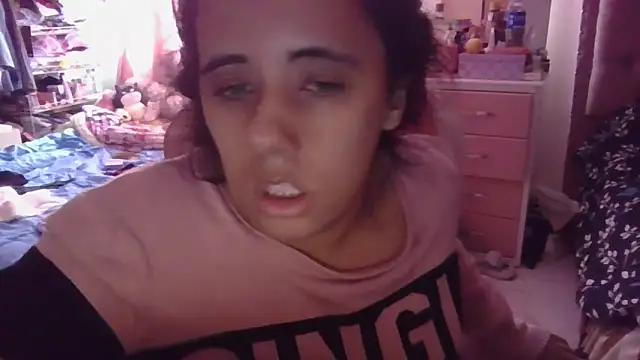 Snapshot of annarose19 chatting on October 17, 7:28 pm annarose19 online show from October 17, 7:28 pm