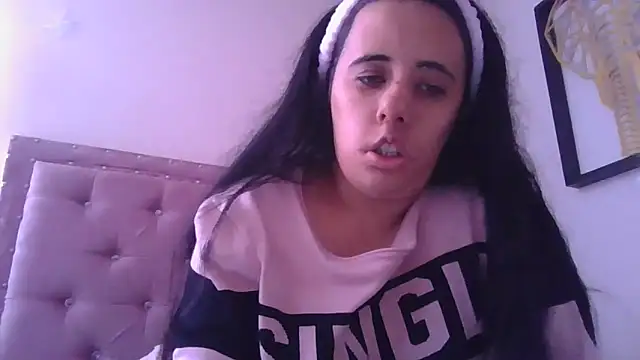 Snapshot of annarose19 chatting on October 16, 7:27 pm annarose19 online show from October 16, 7:27 pm