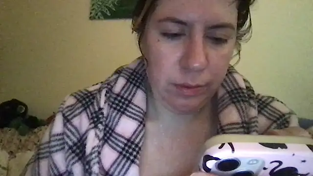 Snapshot of HYPHYtype chatting on October 13, 4:59 am HYPHYtype online show from October 13, 4:59 am