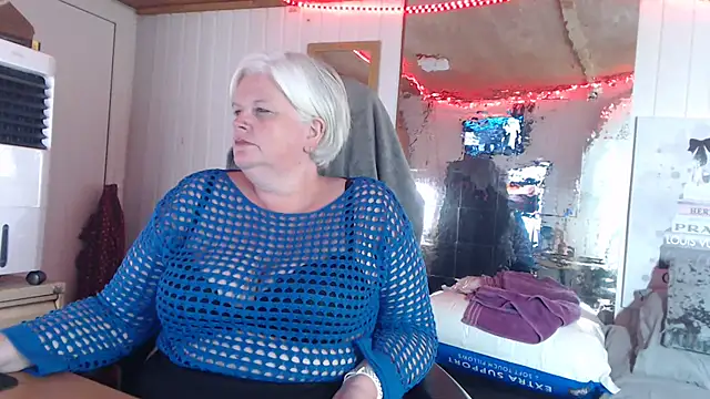 Snapshot of sexychazza16 chatting on October 6, 6:34 pm sexychazza16 online show from October 6, 6:34 pm