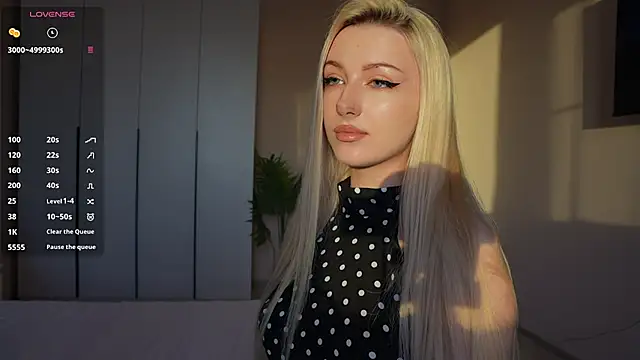 CatchMe1 online show from October 8, 1:26 pm